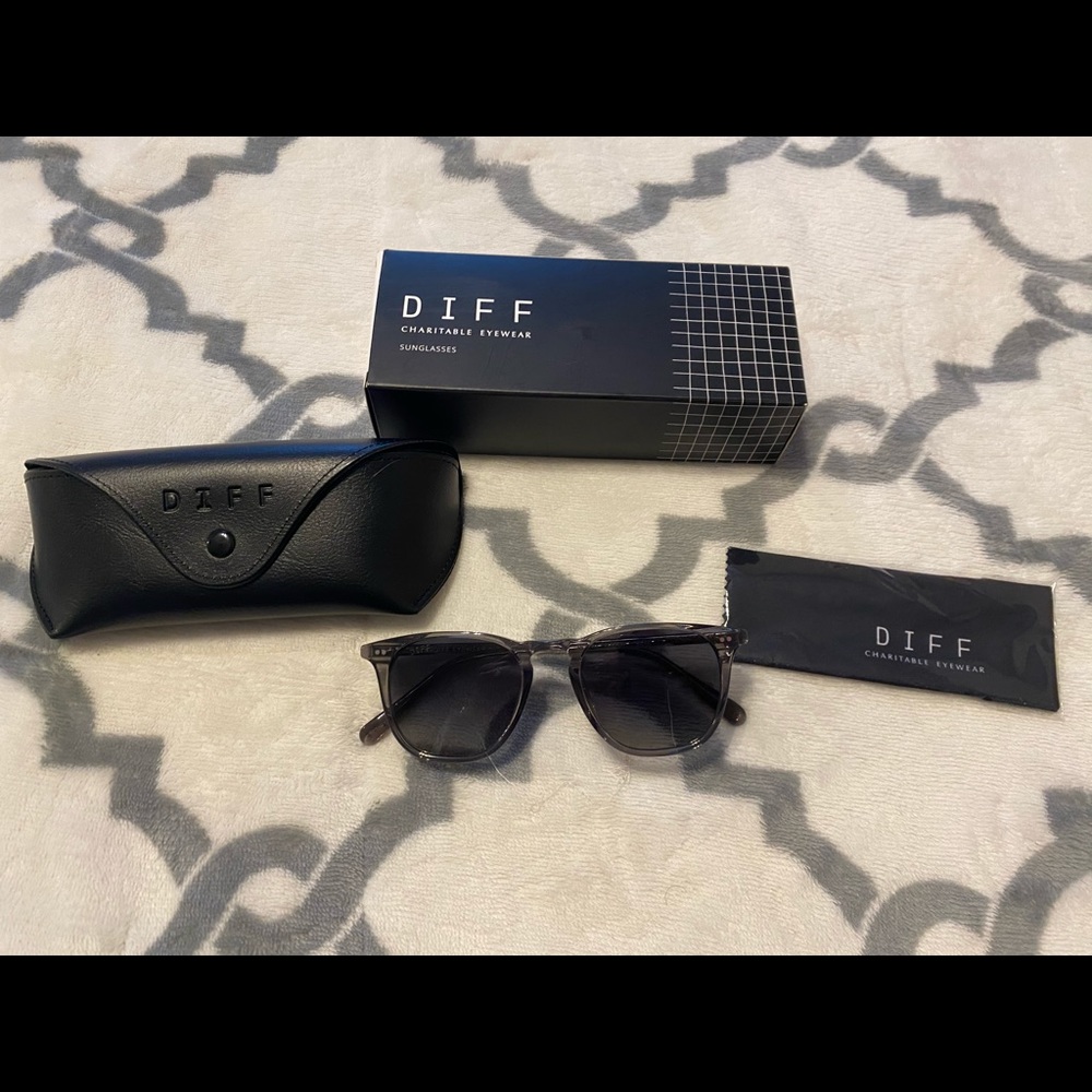 Diff Grey Sunglasses - Picture 3 of 5